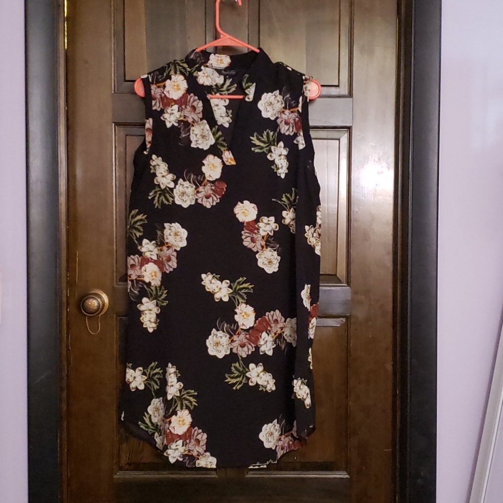 Small sleeveless dress